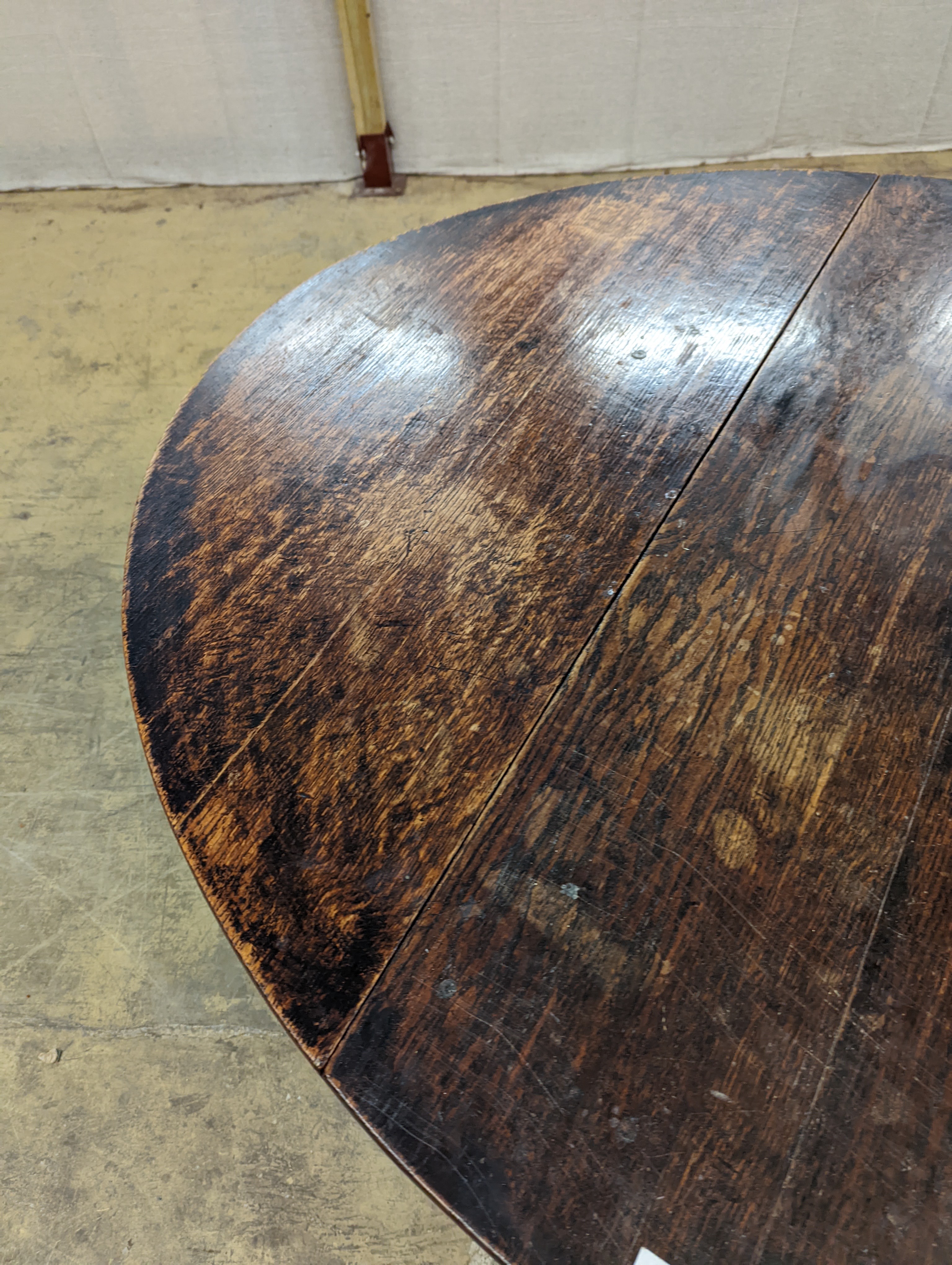 An 18th century oak gateleg table, length 146cm extended, depth 119cm, height 74cm